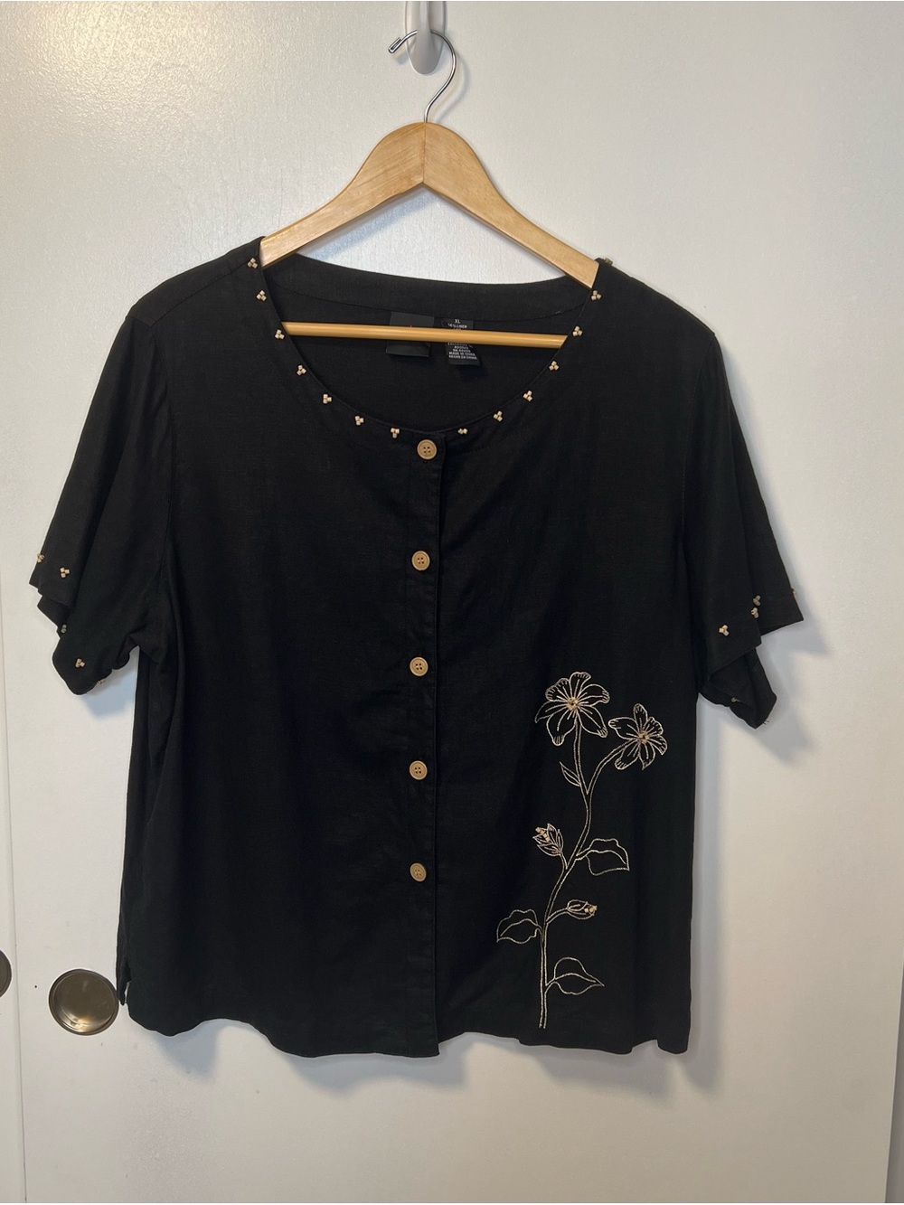 Erika Vintage Y2K Black Button-Front Top with Cream Floral EmbroiderySize XL